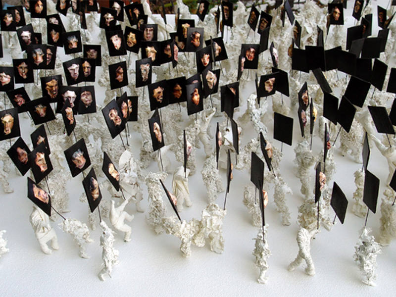 Medienale oder Mummenschanz, Standobjekt, 2003, 20 x 120 x 90cm